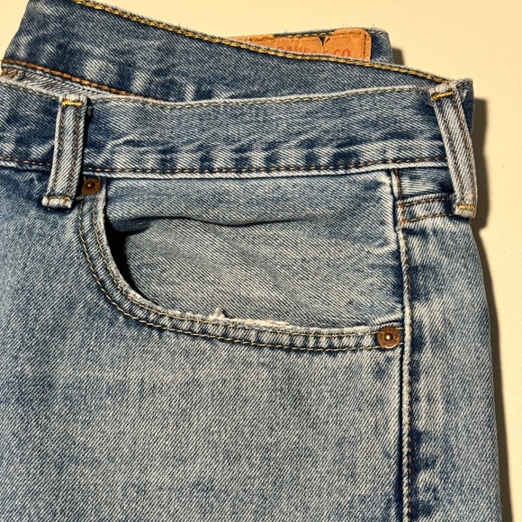 Levi's Men's 505 Mid Rise Regular Fit Medium Wash Levi's Size 36 x 29 - Picture 3 of 10